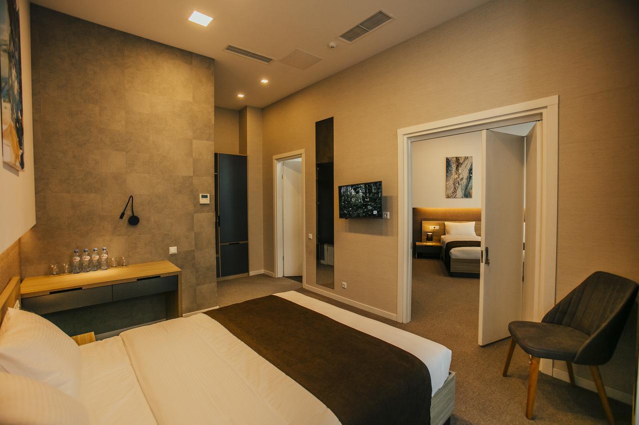 Hotel West